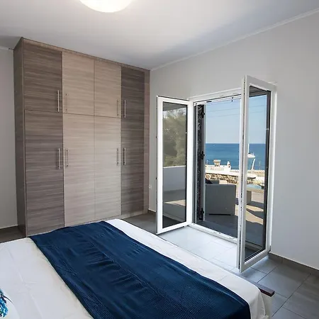 William's Red Beach Villa *